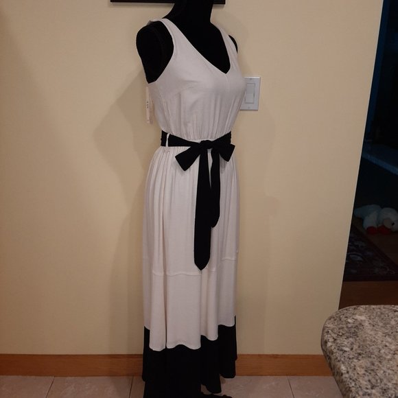 Lovestitch Linen Blend Dress - Picture 1 of 14